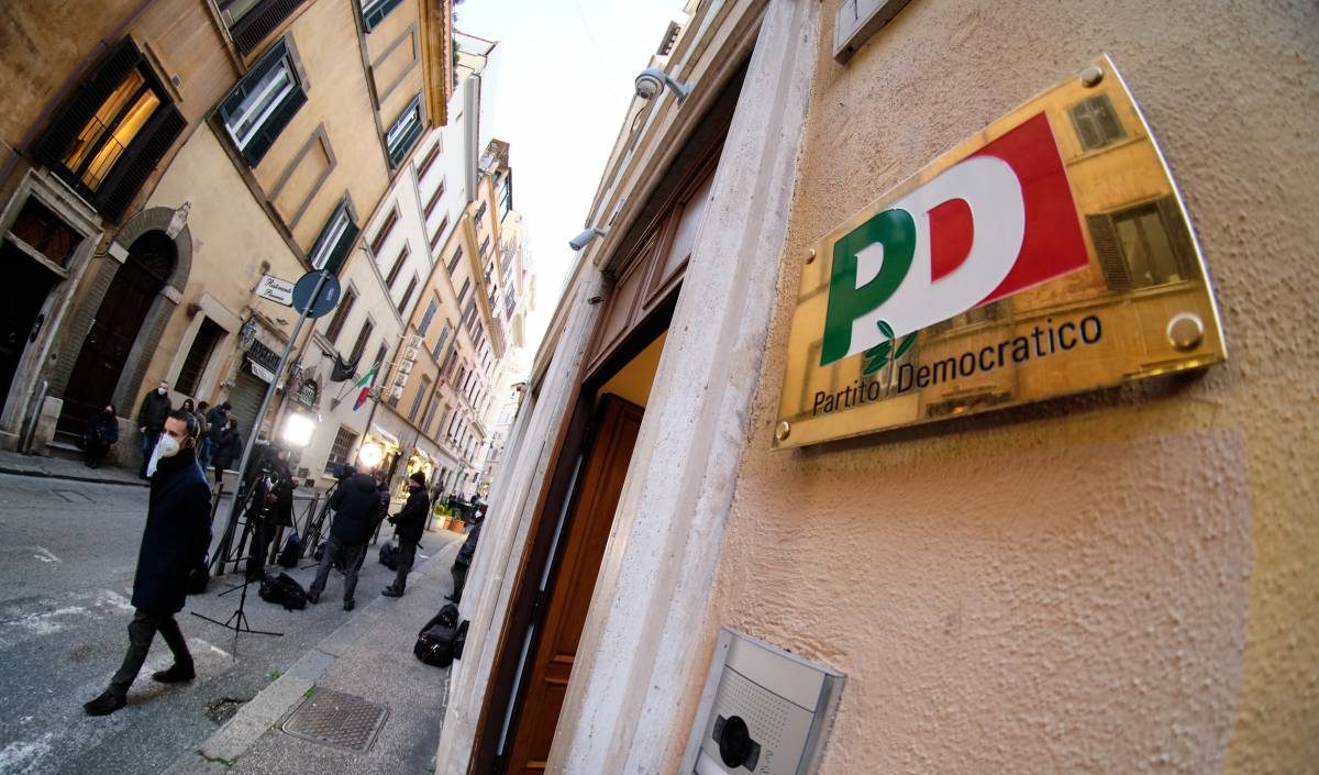 Pd durissimo con Renzi: "Ha tentato di affondare il partito prima di fuggire, nessuno lo vuole"