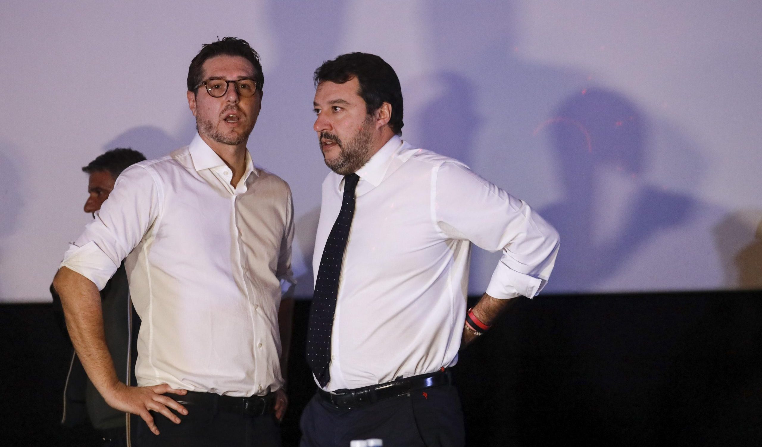 Salvini dimentica che al Viminale c'è il suo braccio destro Molteni: "La sinistra nasconde i clandestini di Lampedusa"