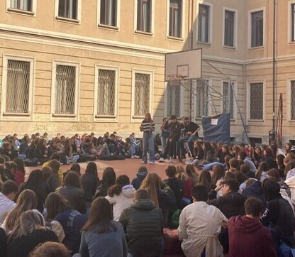 A Milano il primo Liceo occupato dopo la vittoria di Giorgia Meloni