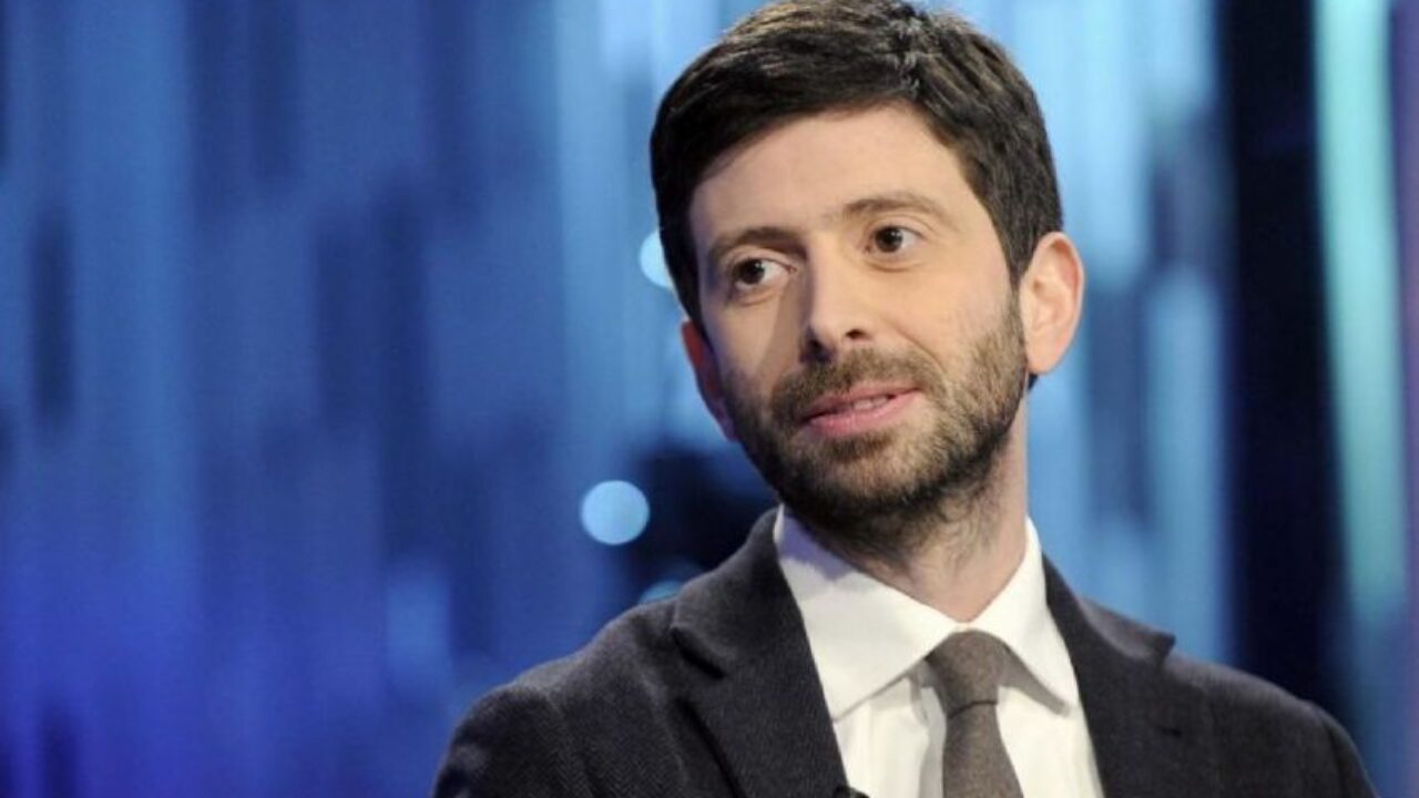 Speranza: "Dobbiamo sapere se chi vuole governare l'Italia ha preso soldi da Putin"