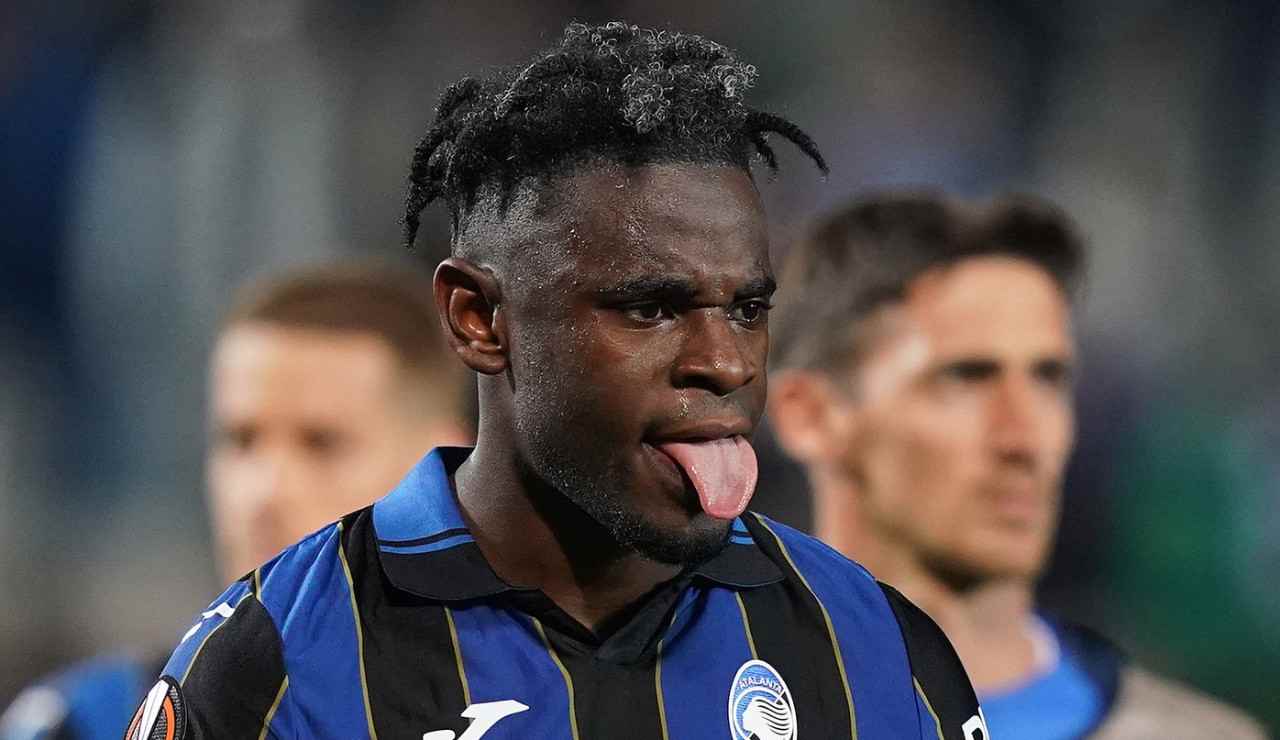 Fermato fuori da una banca perché nero: razzismo contro Duvan Zapata, attaccante dell'Atalanta