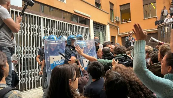 Scontri alla Sapienza, il Pd: "Inaccettabile uso dei manganelli contro gli studenti"