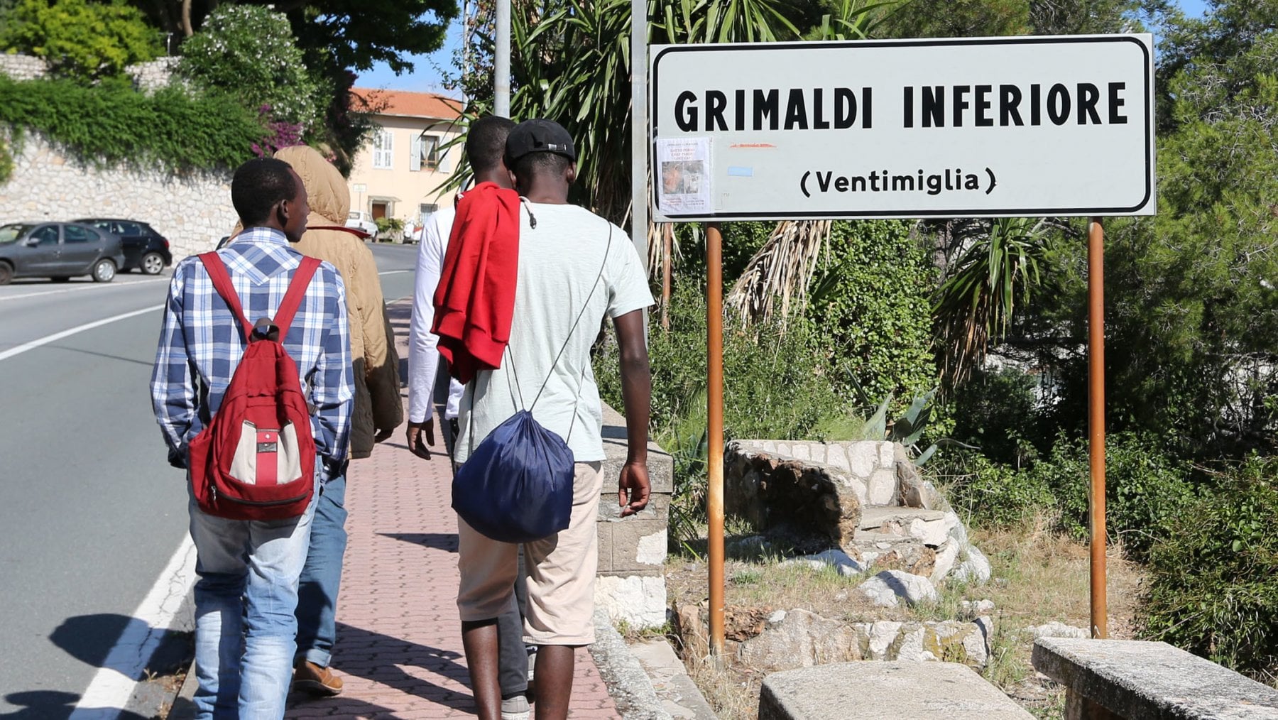 Il dramma della noncuranza: a Ventimiglia un migrante muore investito da un camion in autostrada