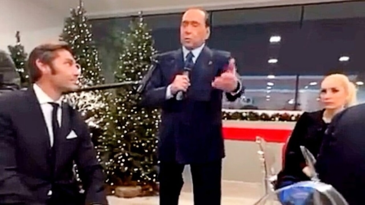 La destra vuole intitolare a Berlusconi l'aeroporto di Malpensa e scoppia la polemica