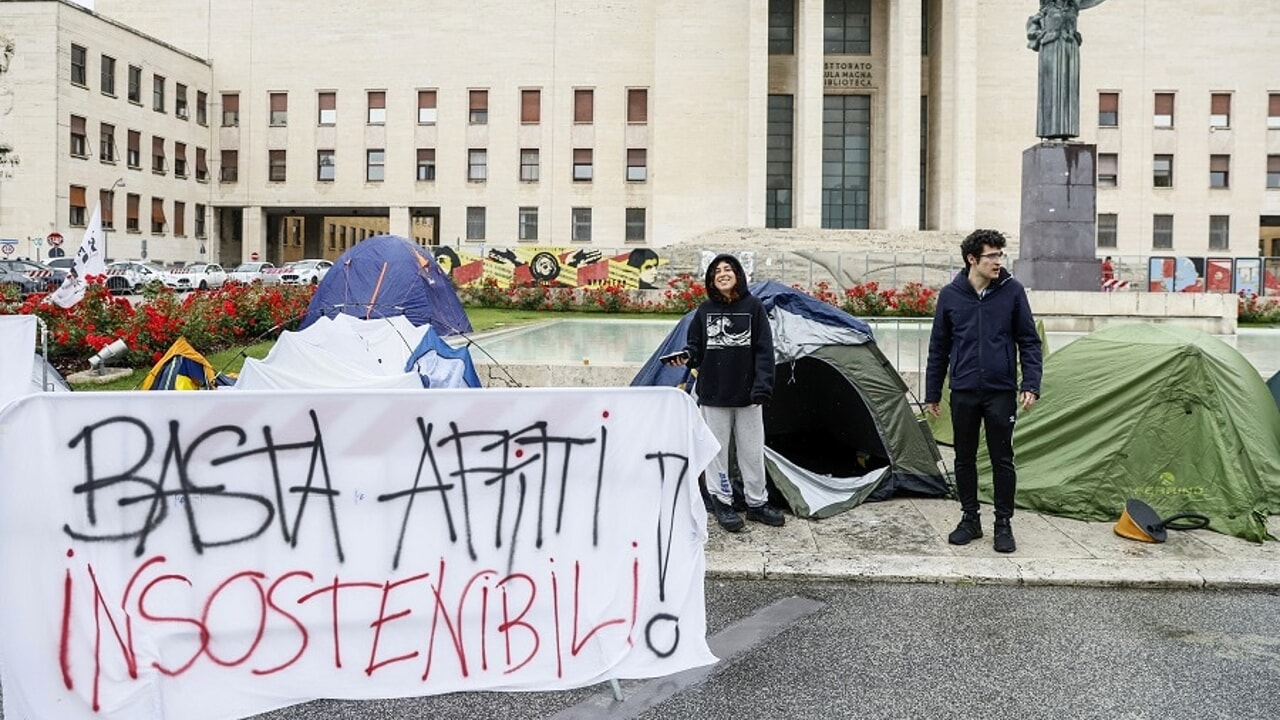 La destra ritira l'emendamento sul Caro affitti: salta il fondo da 660 milioni per gli studenti?