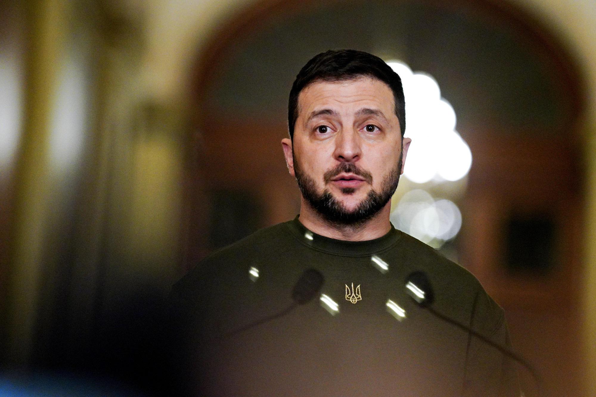 Zelensky: "Avrei voluto la controffensiva prima, la Russia ha avuto il tempo di minare il territorio"