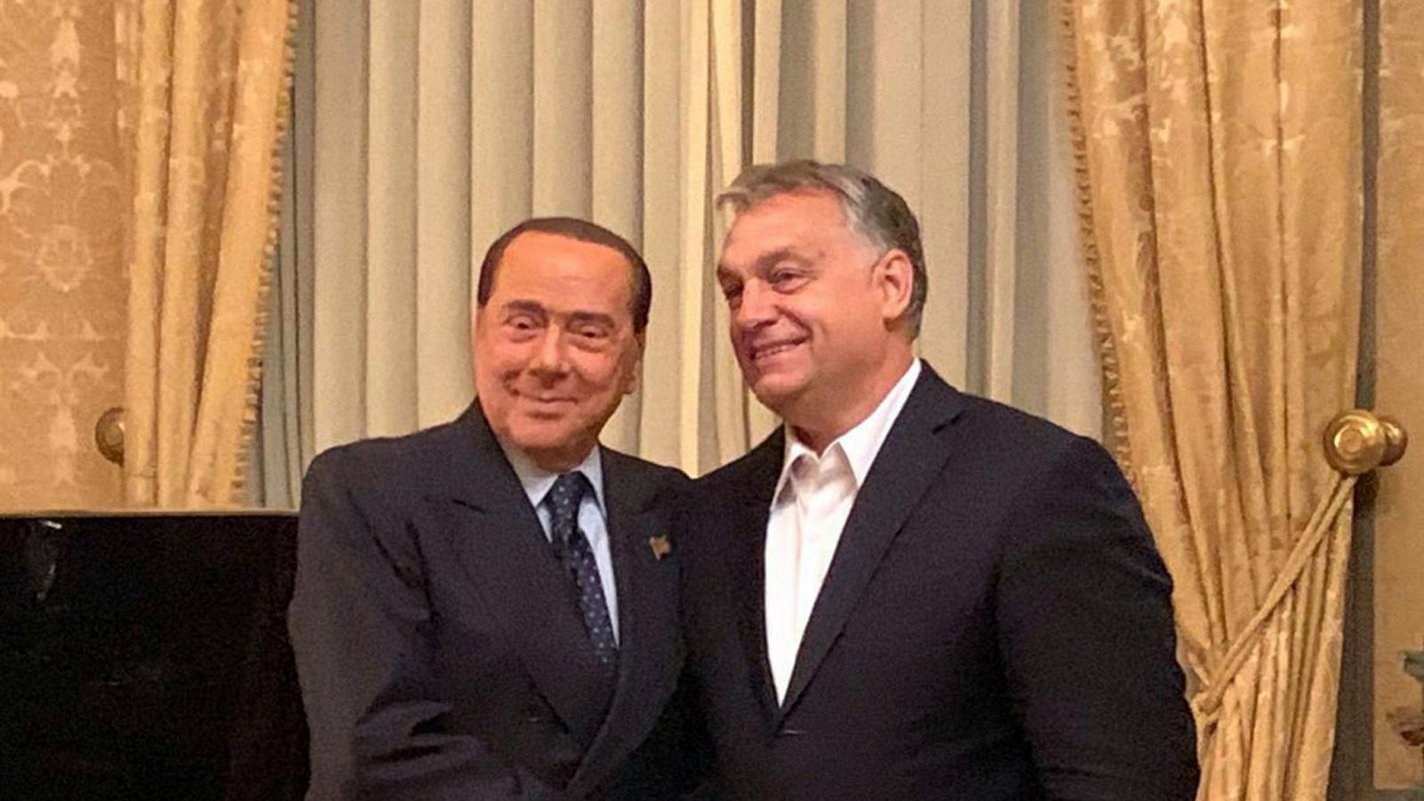 Orban ai funerali di Berlusconi: "Sull'Ucraina la pensava come me. Io putiniano? Come potrei..."