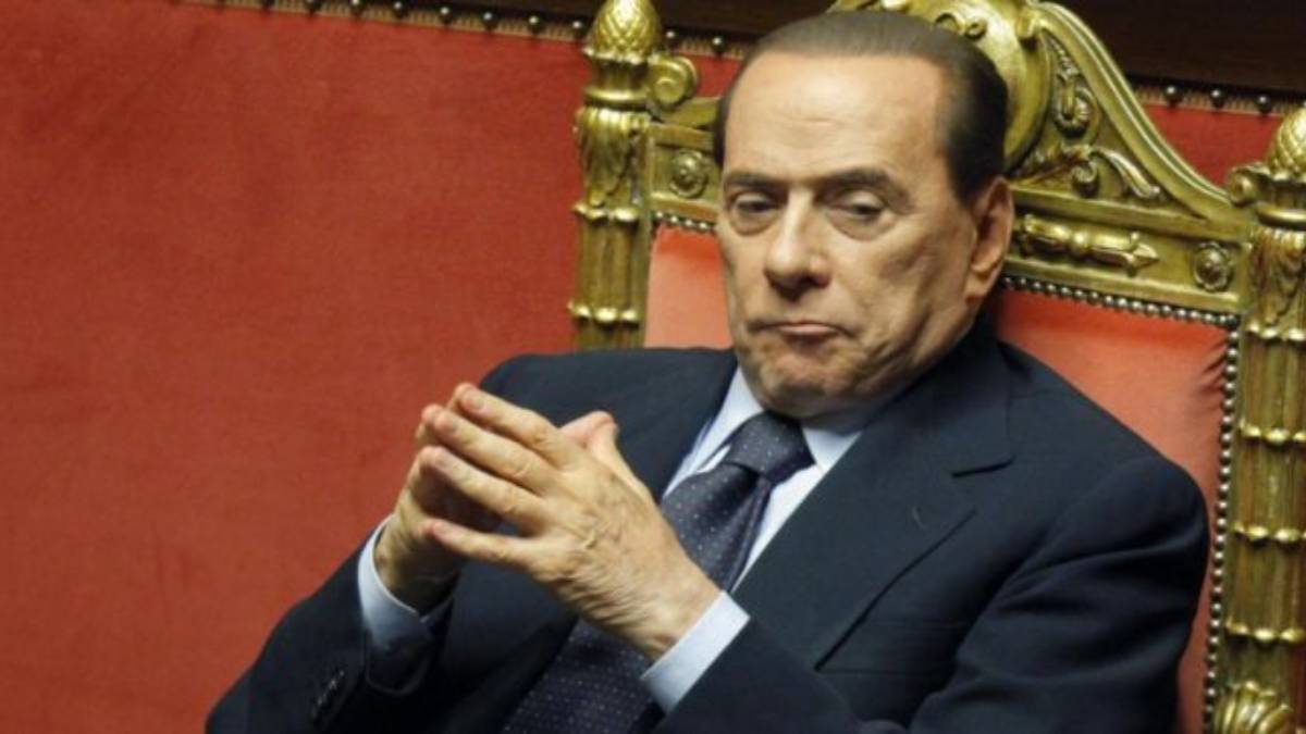 Un anno fa moriva Silvio Berlusconi, ma i più giovani sanno chi è stato l'ex Cavaliere? La nostra indagine