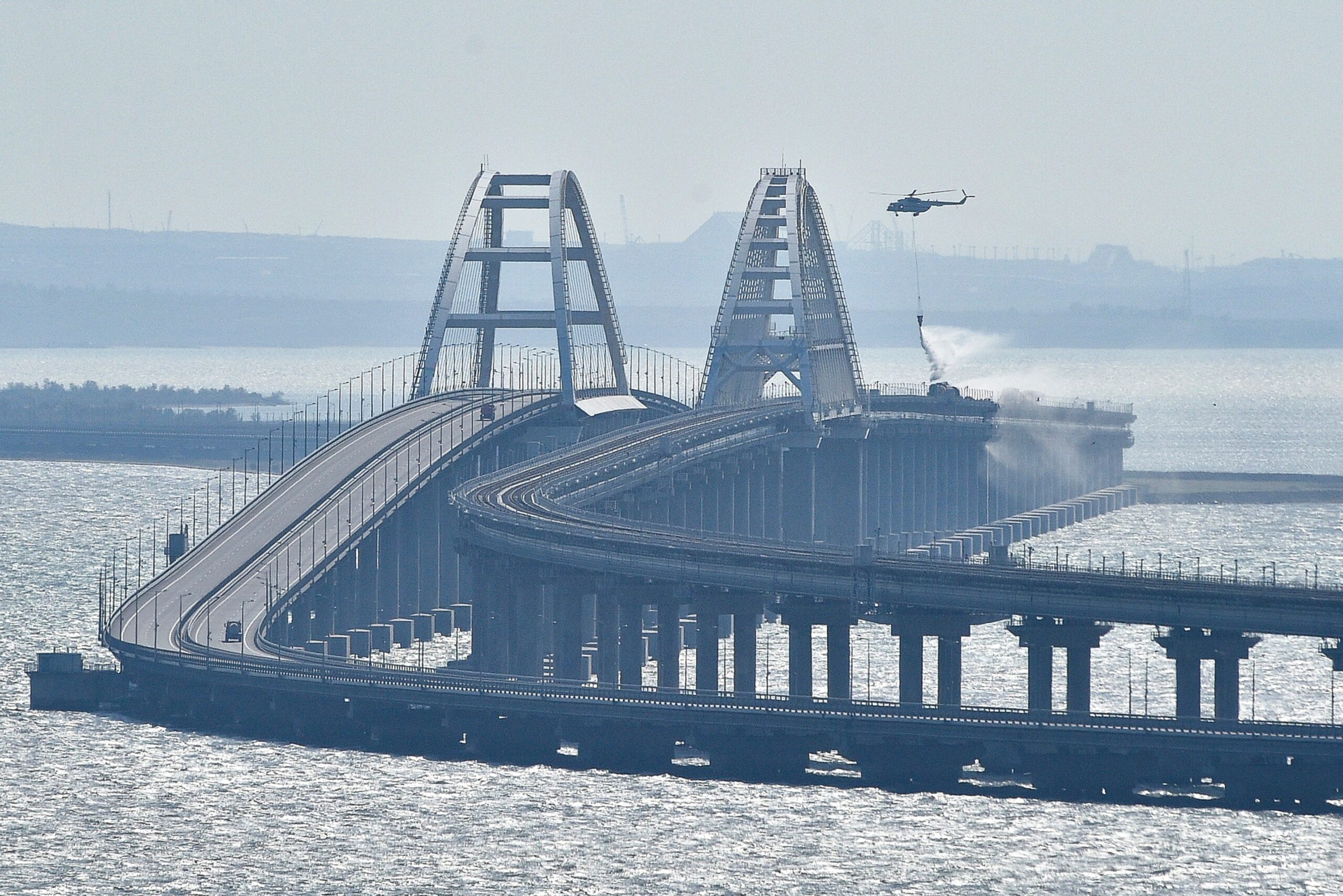 Attacco al ponte di Crimea, emergenza nella penisola e Mosca accusa gli 007 di Kiev