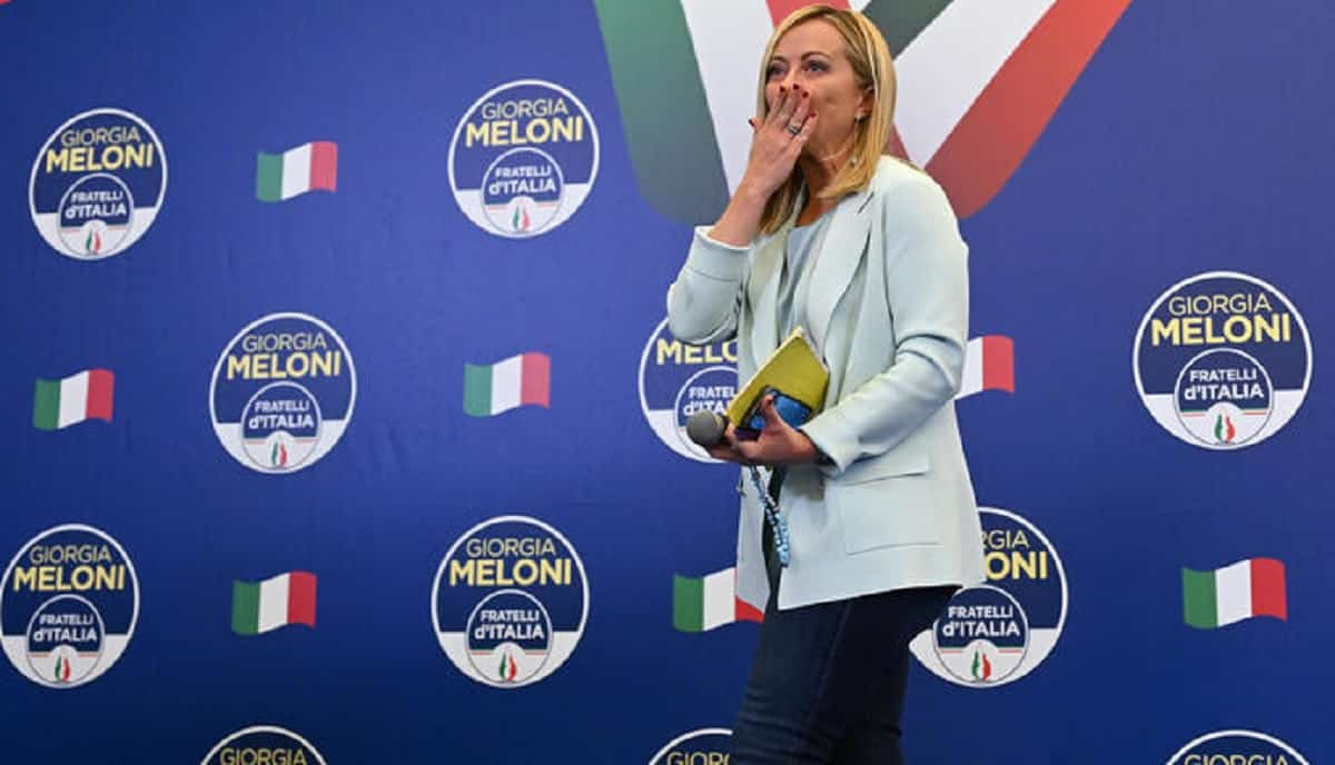 Il M5s contro Giorgia Meloni: "Sulla legge bavaglio si è coperta di ridicolo e ha preso in giro gli italiani"