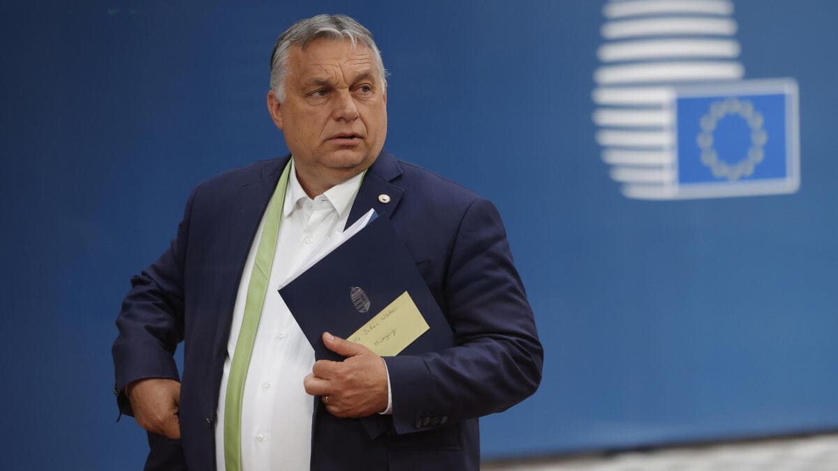Borrell (Ue) sconfessa Orban: "A Mosca da Putin da premier ungherese, non rappresenta l'Europa"