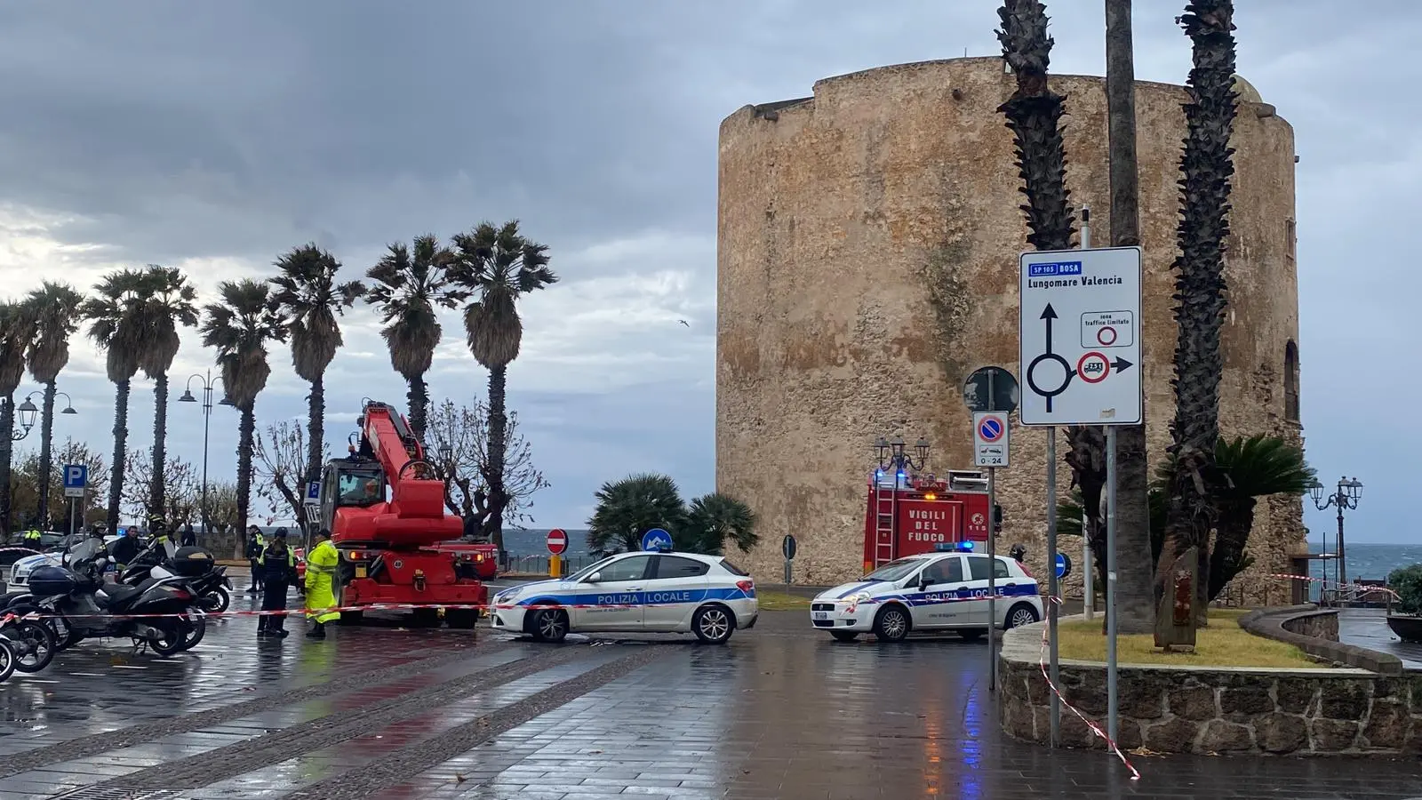 Alghero, muore schiacciata da un cambio gru: vittima una collaboratrice scolastica di 59 anni