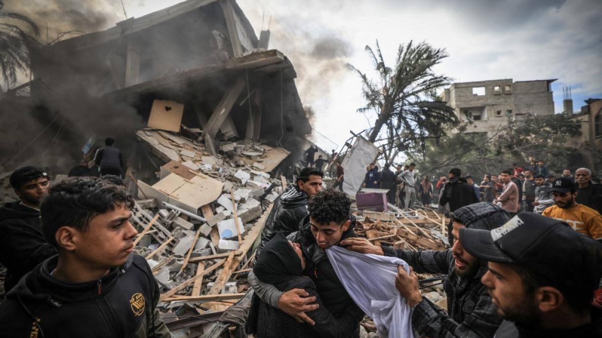 Gaza, Israele bombarda il campo di Jabalia: 90 morti