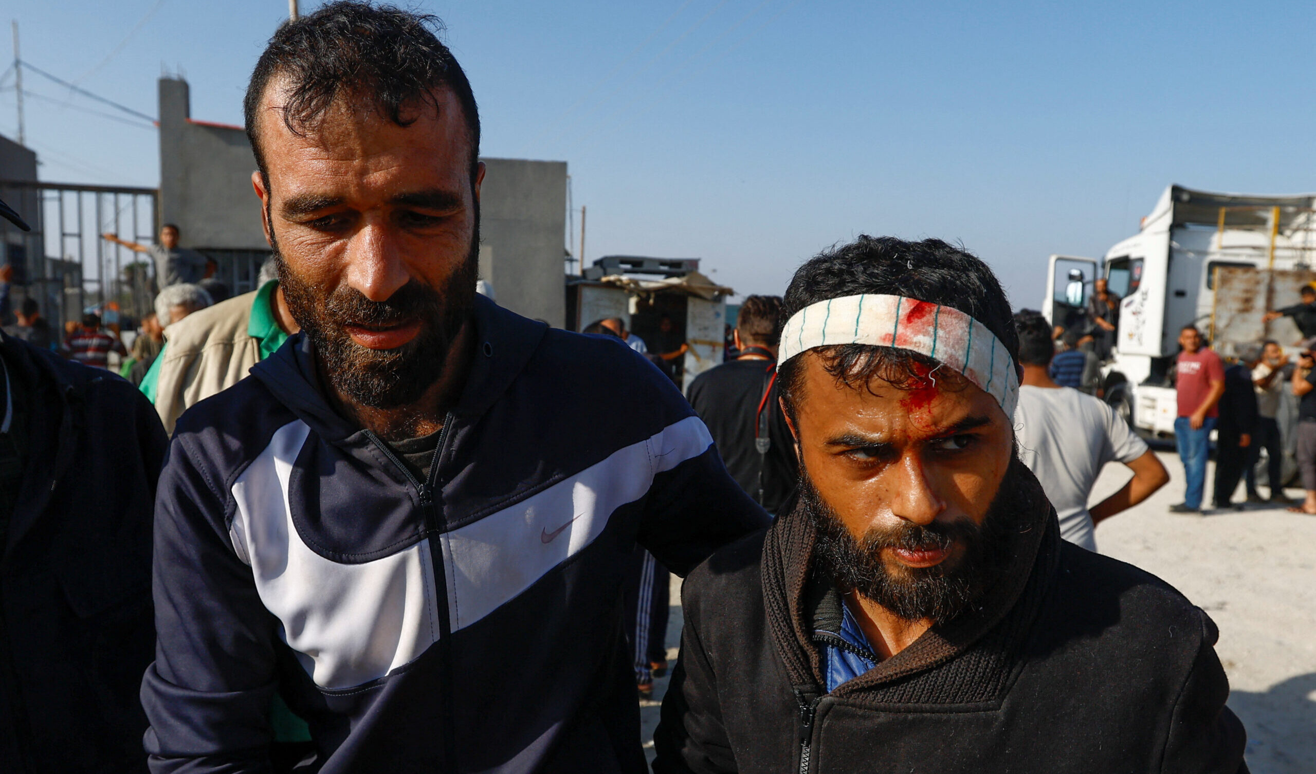 I lavoratori di Gaza arrestati, denudati e maltrattati in Israele senza accuse dopo l'attacco del 7 ottobre