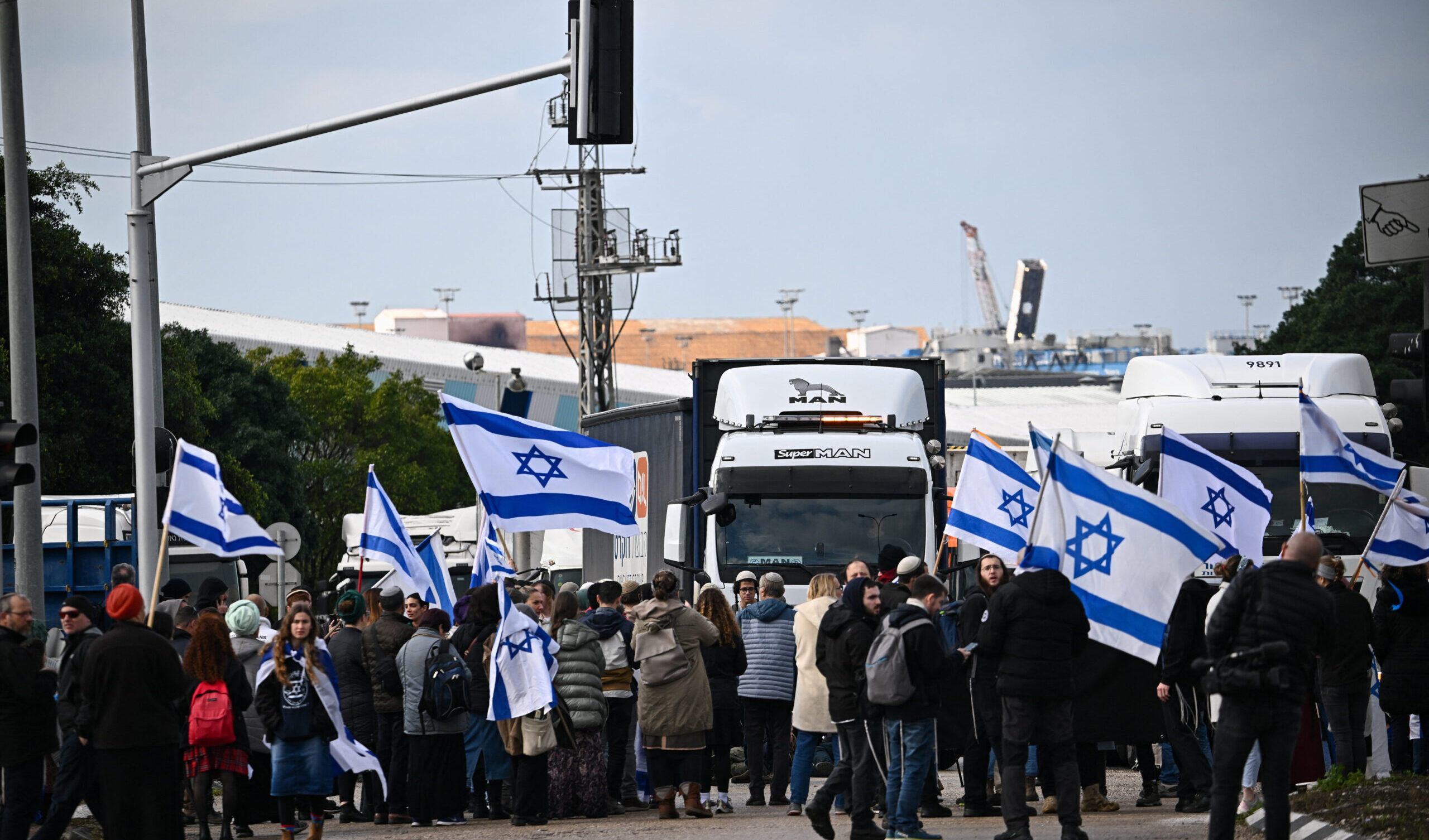 Israele, coloni e estrema destra cercano ancora di fermare l'ingresso di aiuti umanitari a Gaza