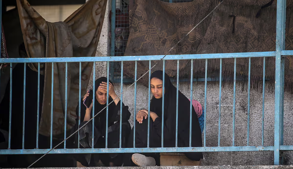 Gli attacchi israeliani a Khan Younis hanno costretto 180.000 palestinesi alla fuga