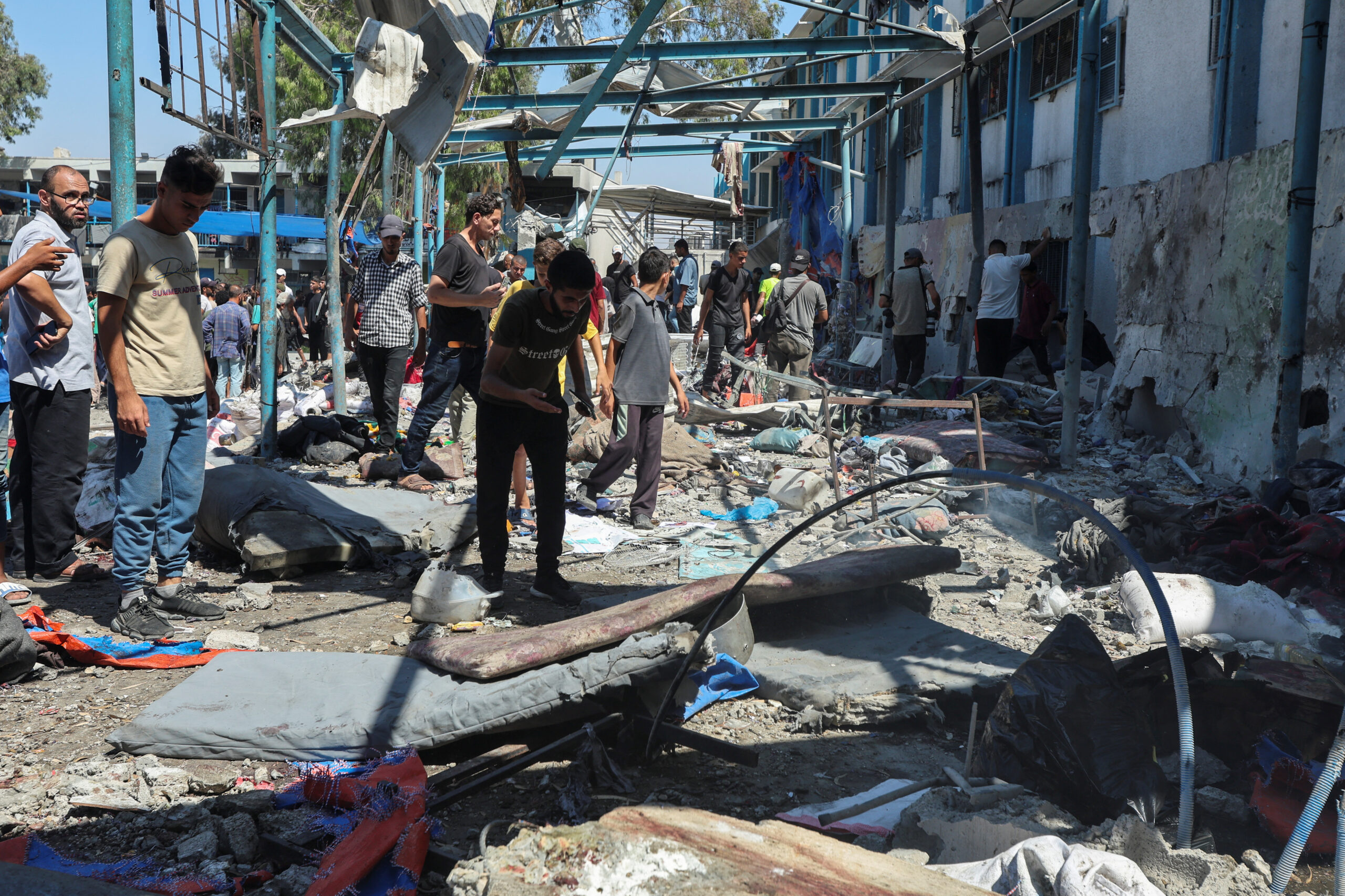 A Gaza continuano i raid israeliani: i pochi ospedali semi-distrutti non reggono il flusso di feriti