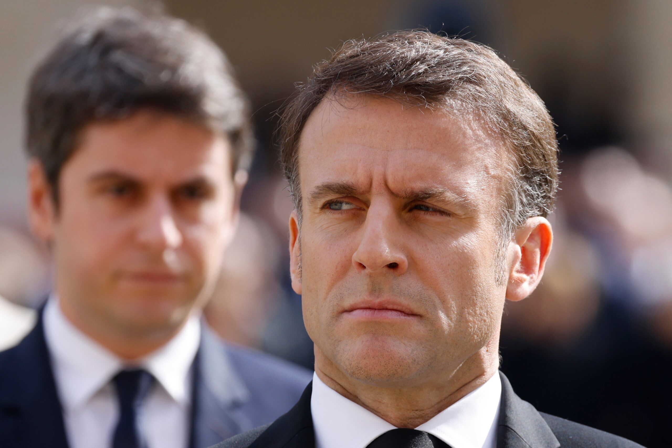 Macron rifiuta le dimissioni del primo ministro Gabriel Attal e gli chiede di restare nella transizione