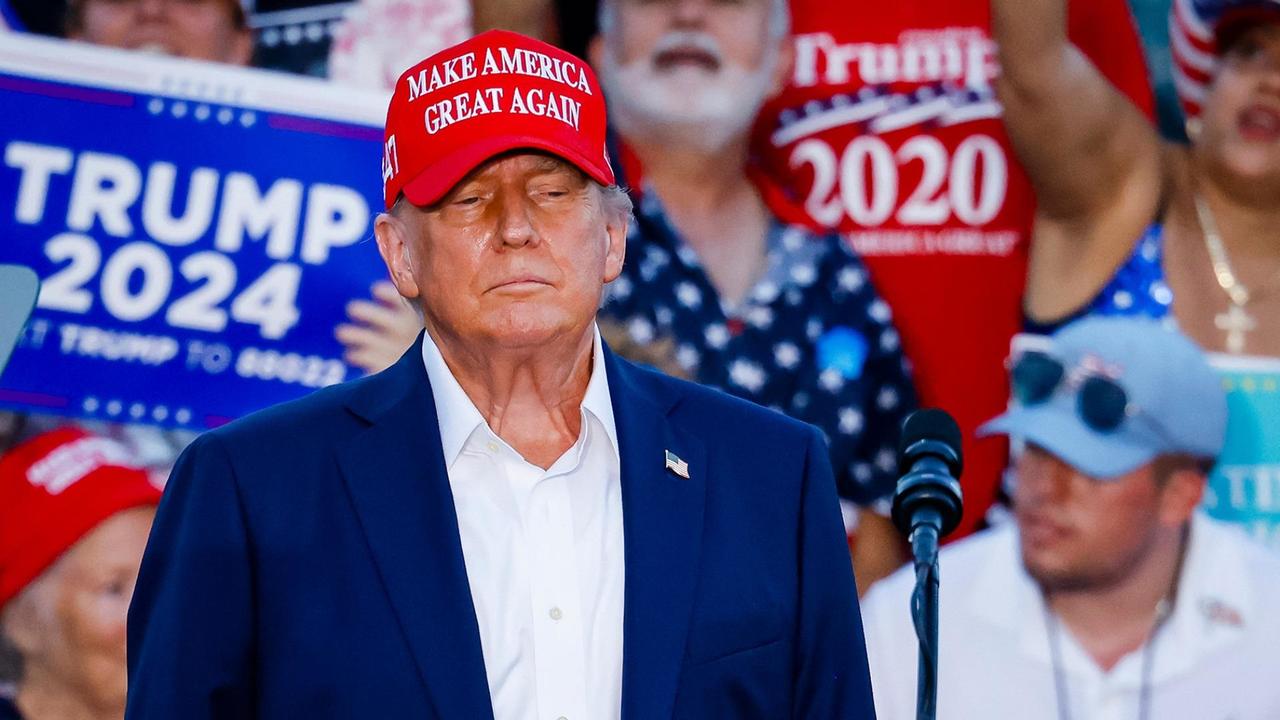 Trump dice di No al dibattito di Fox News con Kamala Harris e attacca Woopi Goldberg