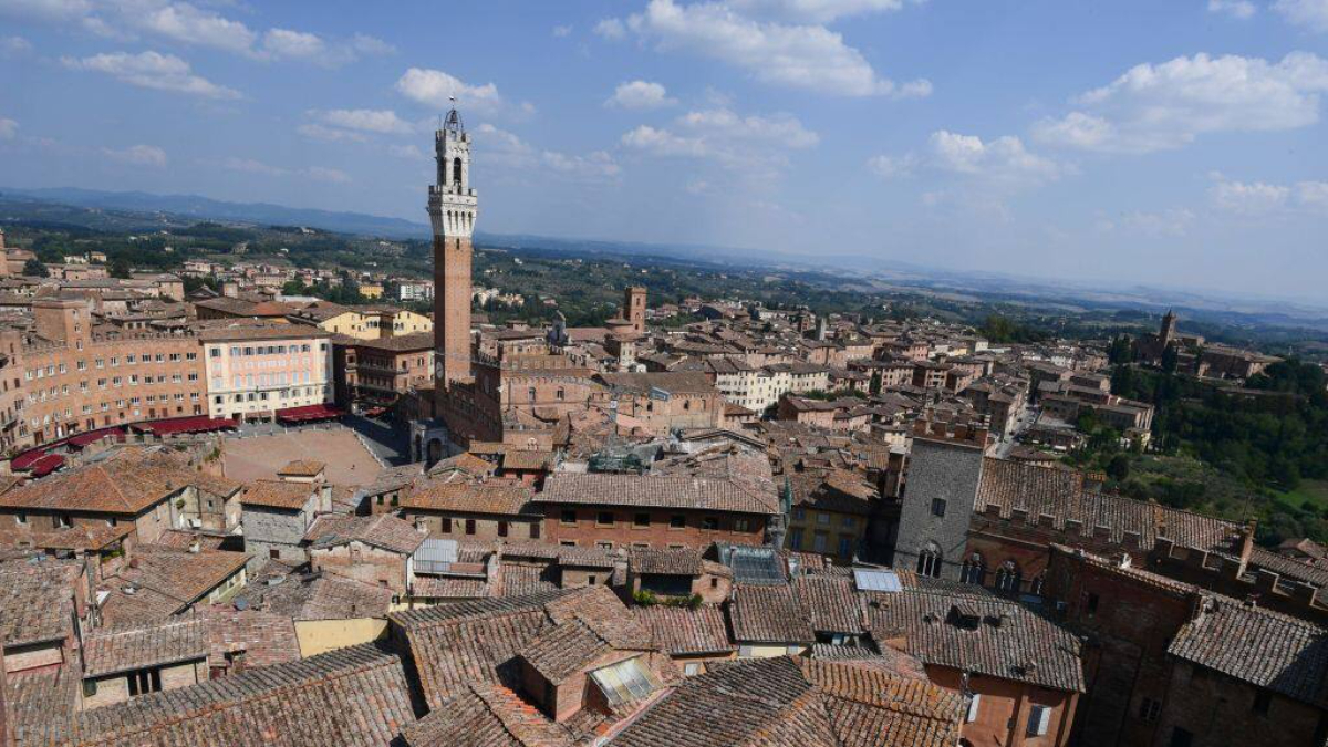 Le città non sono cortili di caserme: il caso di Siena