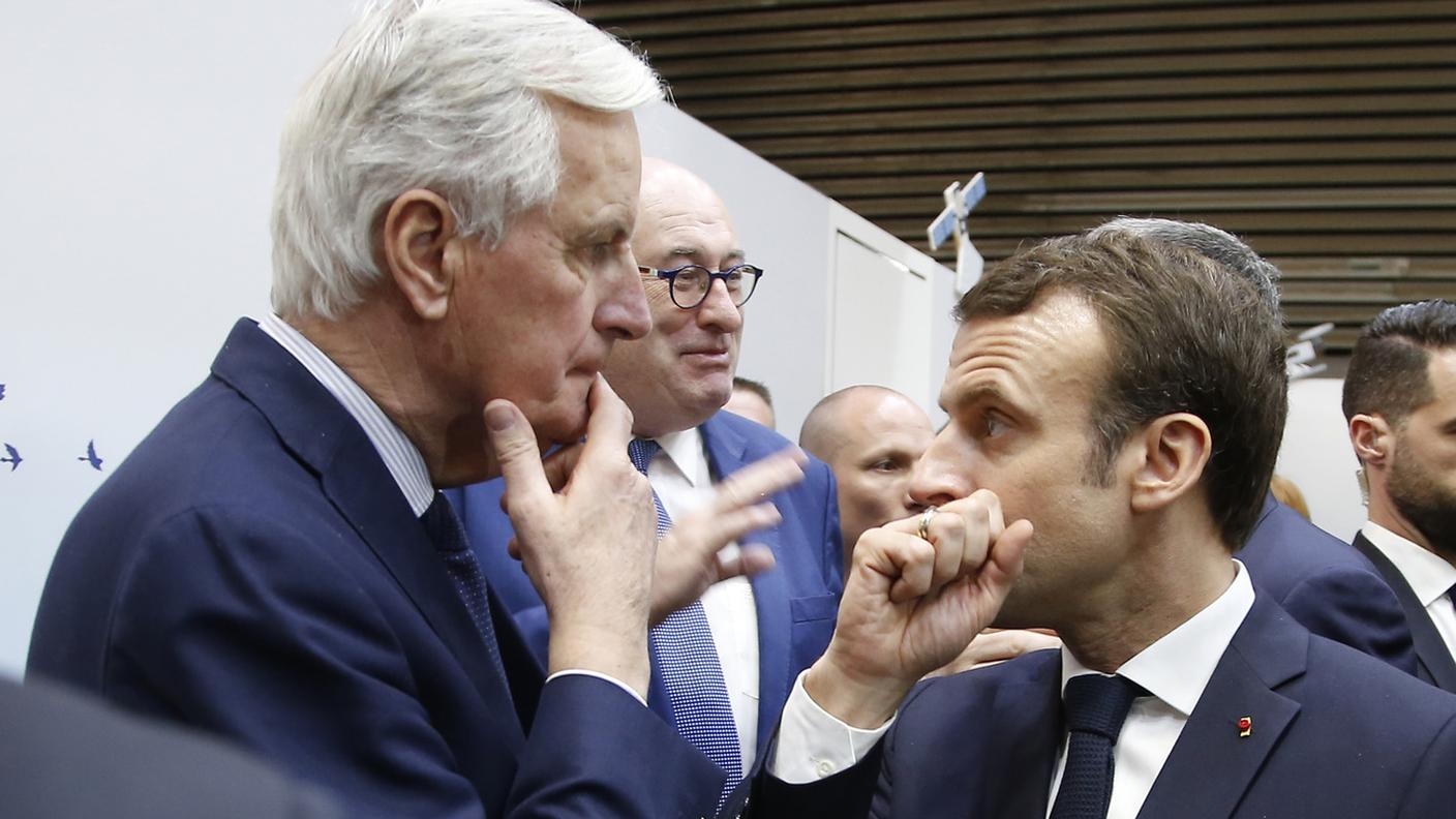 La sinistra vince ma Macron nomina premier l'esponente di destra Michel Barnier: "Democrazia negata"