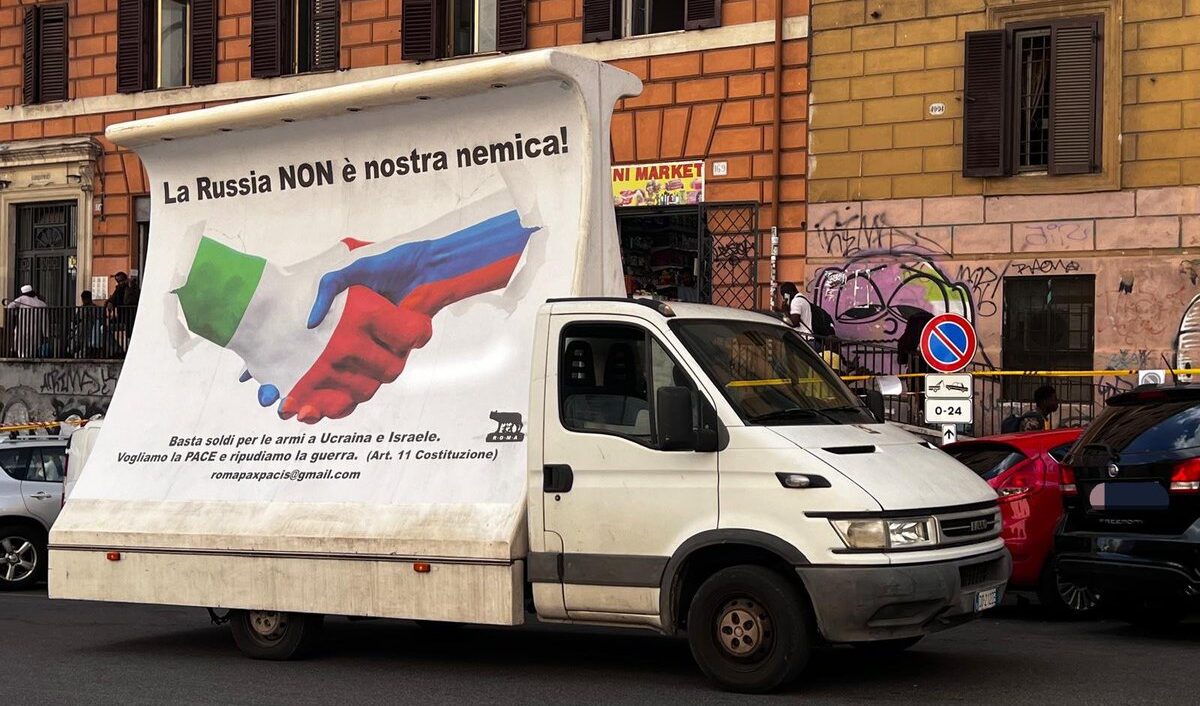 Campagna filo-russa a Roma: dietro c'è un ex consigliere municipale M5s