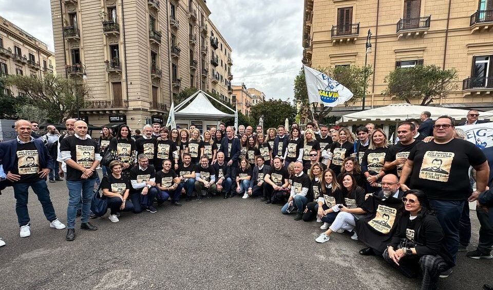 Open Arms, sceneggiata leghista a Palermo dove si processa Matteo Salvini