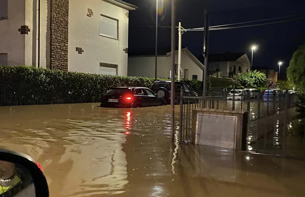 Il Maltempo flagella la Toscana, allagamenti e salvataggi dei vigili del fuoco