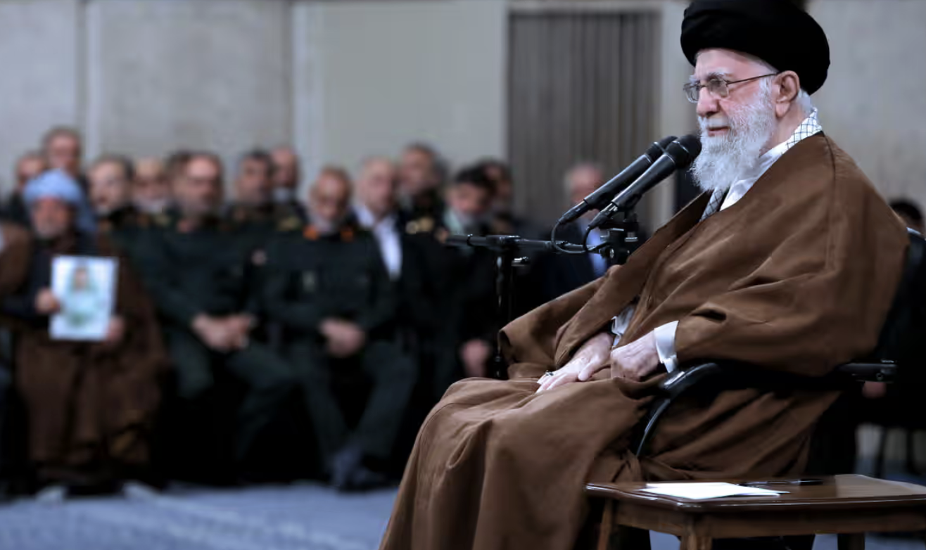 Iran, l'ayatollah Khamenei dice che è sbagliato sostenere che il raid israeliano non ha importanza