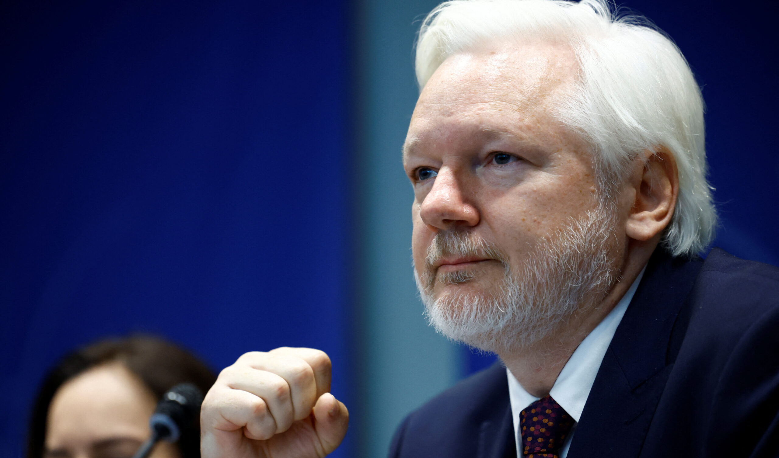 Assange torna a parlare: "Libero perché mi sono dichiarato colpevole di giornalismo"