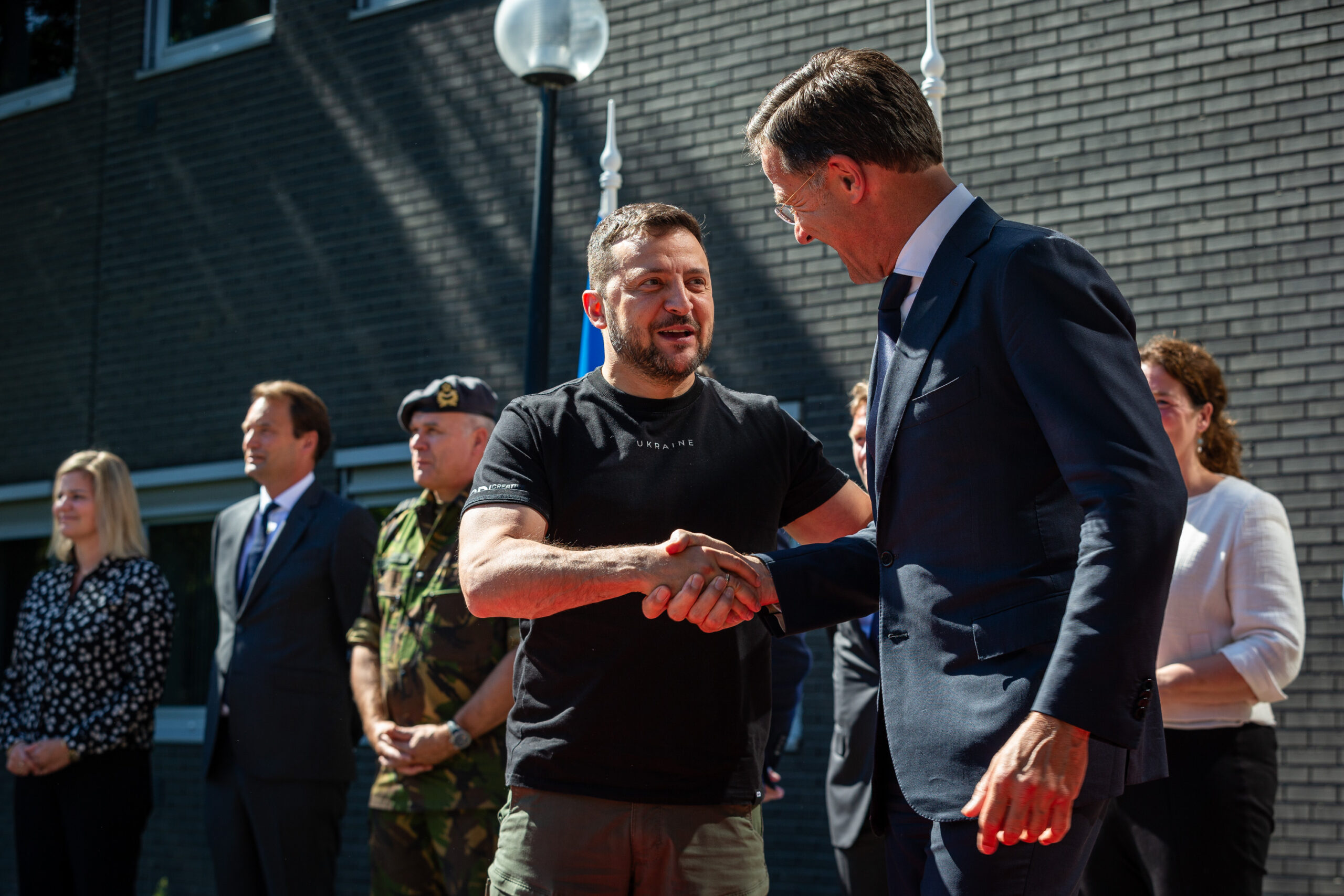 Rutte visita Zelensky e assicura l'ingresso di Kiev nella Nato