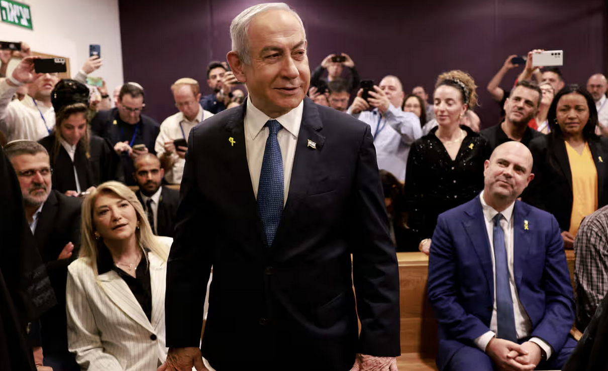 Netanyahu in tribunale al processo nel quale è accusato di corruzione