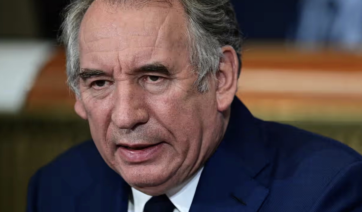 Macron nomina il centrista Bayrou primo ministro ma non c'è una maggioranza