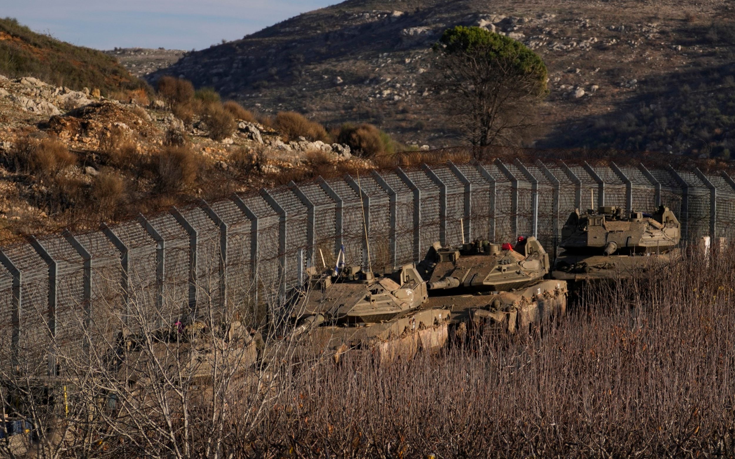 Netanyahu approfitta del caos in Siria per occupare la zona smilitarizzata adiacente alle alture del Golan