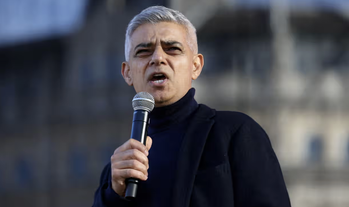 Il sindaco di Londra Sadiq Khan dice che il ritorno di Trump mette in marcia il fascismo nel mondo