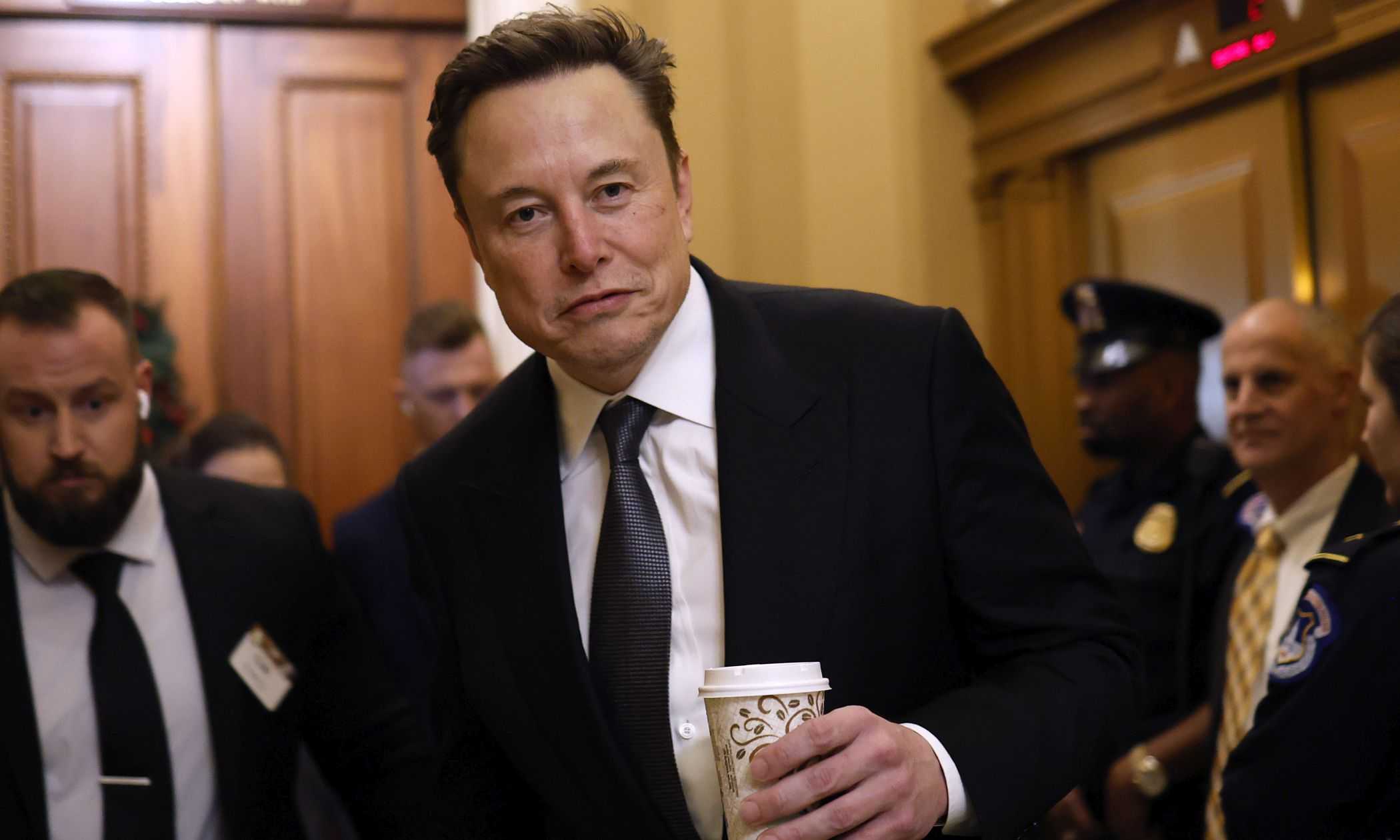 Musk vuole chiudere l'Agenzia Usa per gli aiuti internazionali: la guerra di Trump per le azioni umanitarie