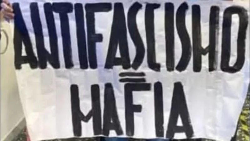 “Antifascismo = mafia”: nelle scuole la provocazione degli estremisti di destra di Blocco Studentesco