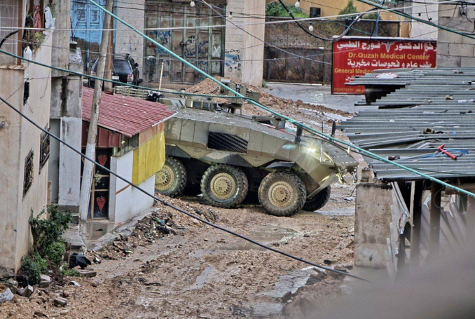 Molti palestinesi feriti a Jenin durante gli attacchi israeliani in Cisgiordania