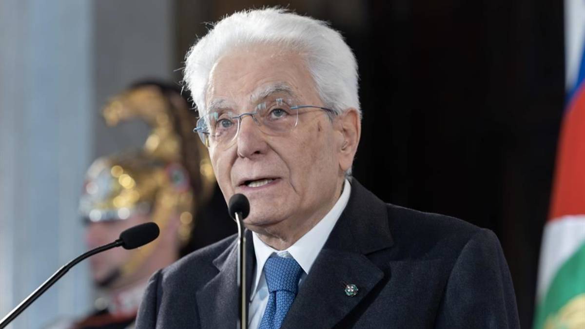 Mattarella resta in silenzio e non replica agli attacchi russi: così fa un grande statista