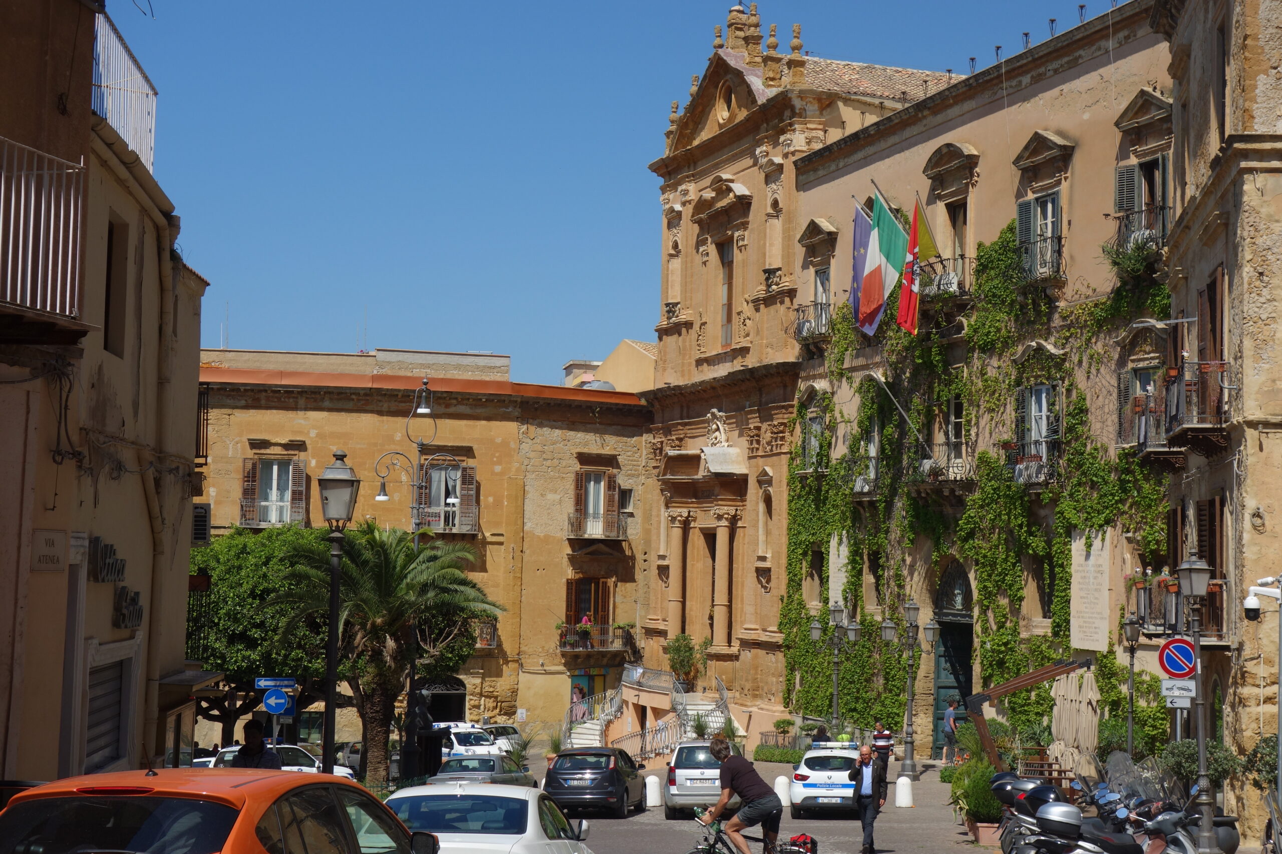 Agrigento, ombre sulla Sagra del Mandorlo in Fiore: favoritismi, pressioni politiche e tensioni in Comune