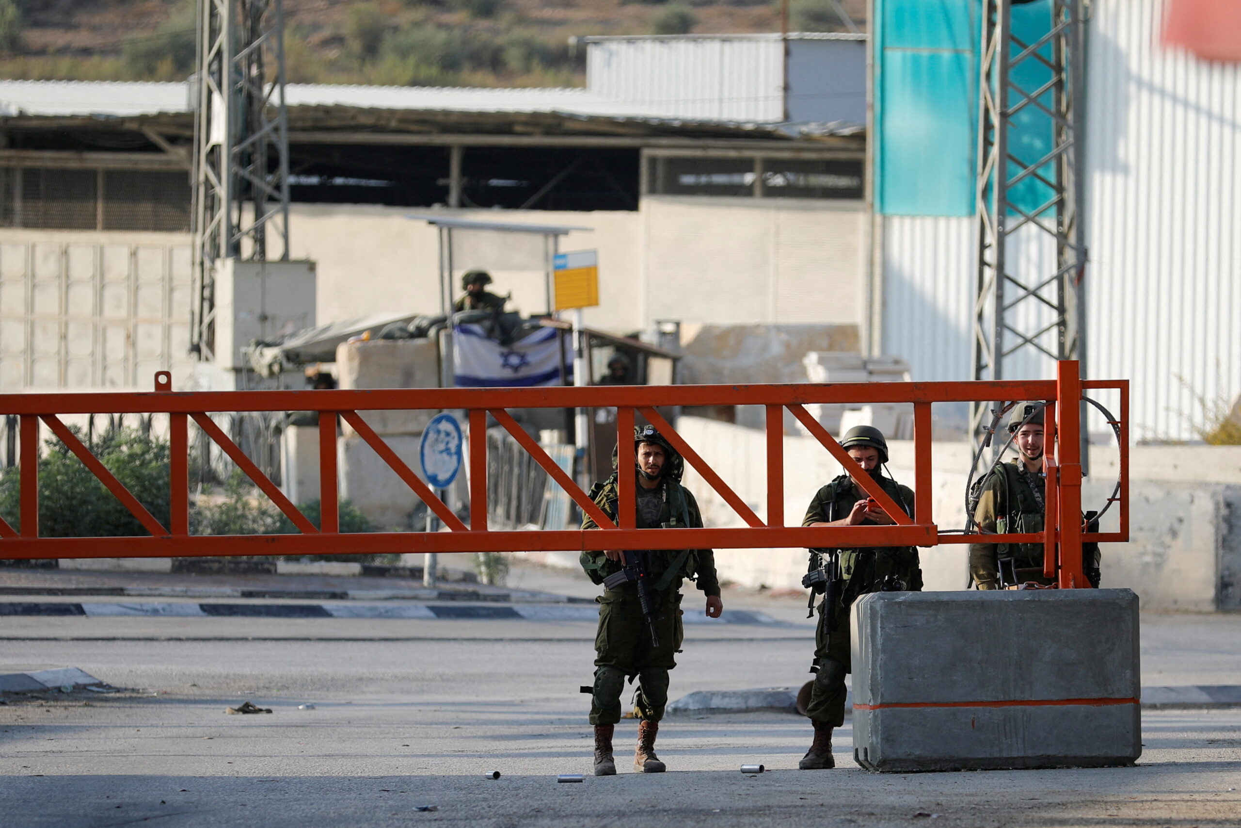 Cisgiordania: coloni israeliani attaccano un villaggio vicino a Hebron