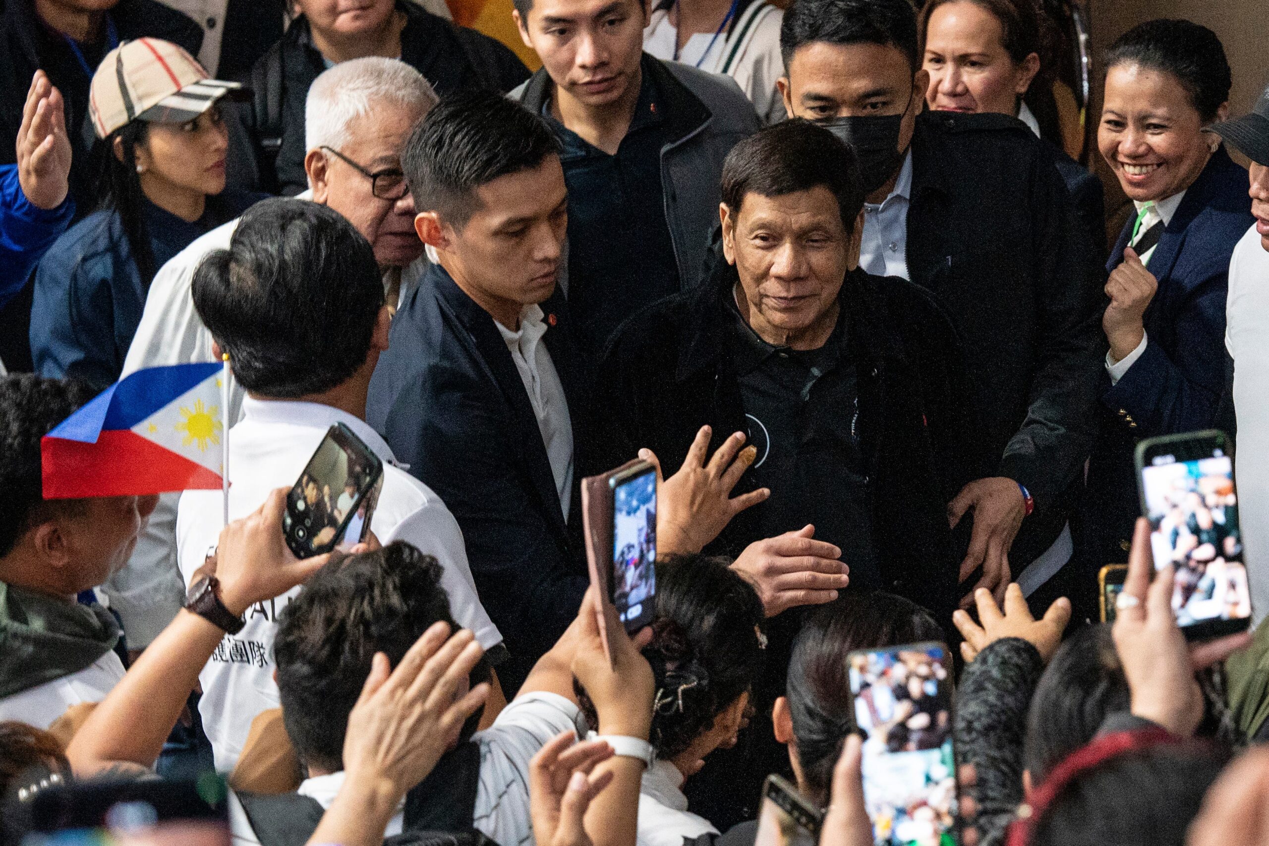 L'ex presidente filippino Rodrigo Duterte arrestato su ordine della Cpi per crimini contro l'umanità