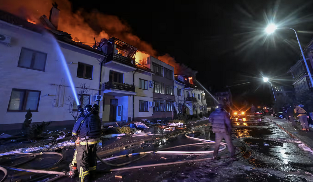 La Russia 'festeggia' l'attacco di Trump a Zelensky aumentando i bombardamenti contro l'Ucraina