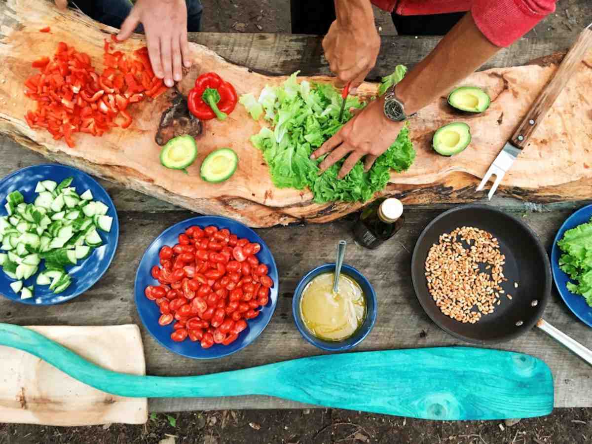 Vegetariani, ammirati e odiati: la polarizzazione che frena la sostenibilità